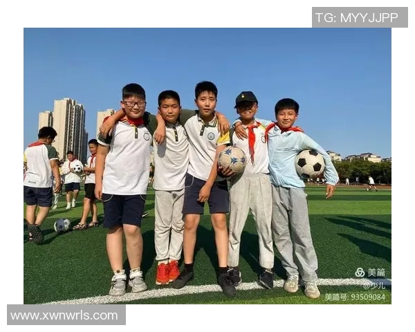 足球球星走进课堂分享成长故事激励学生勇敢追梦