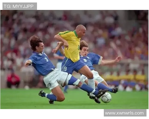 2006年足球明星风采：聚焦世界杯赛场上的英雄人物与辉煌瞬间